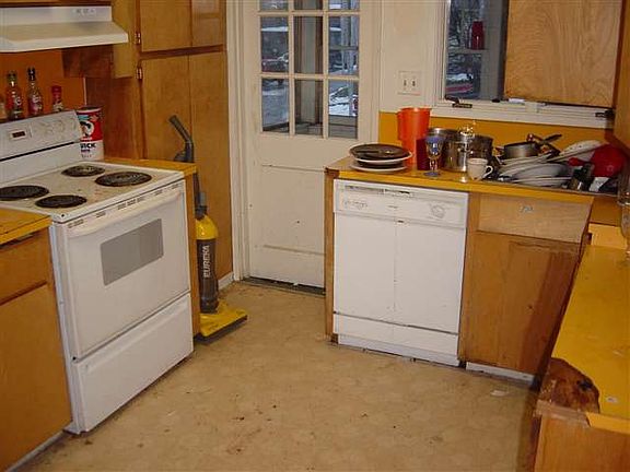 3rd image of 615 NE Campus St