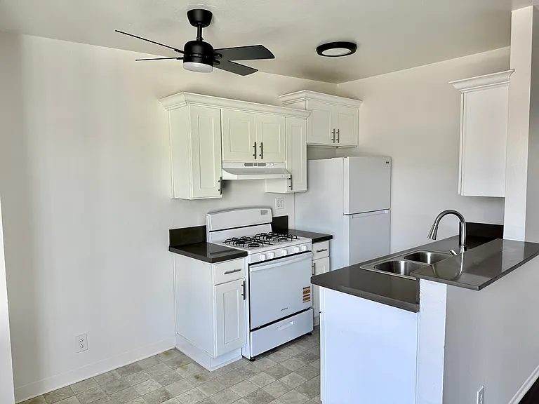 11959 Runnymede St #19 — Photo 6