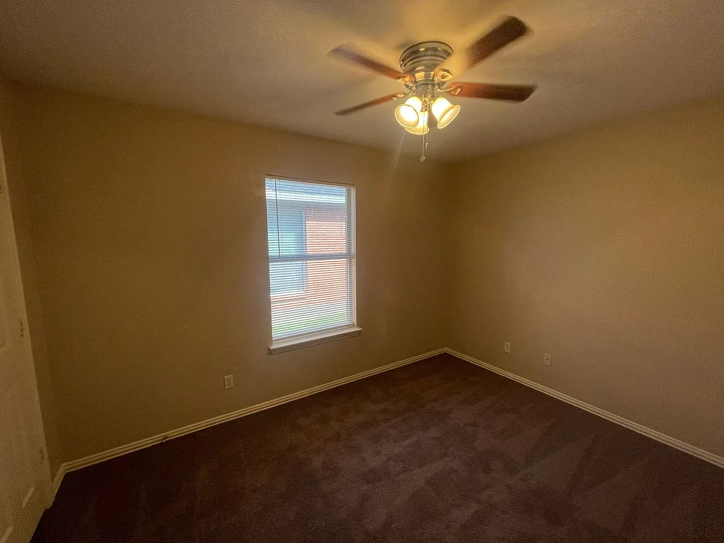 Super 4-2-2 brick home! — Photo 4