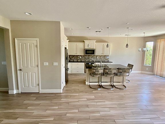 5th image of 140 Alpine Dr