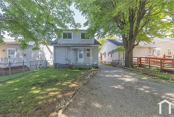 307 Richardt Ave — Photo 1