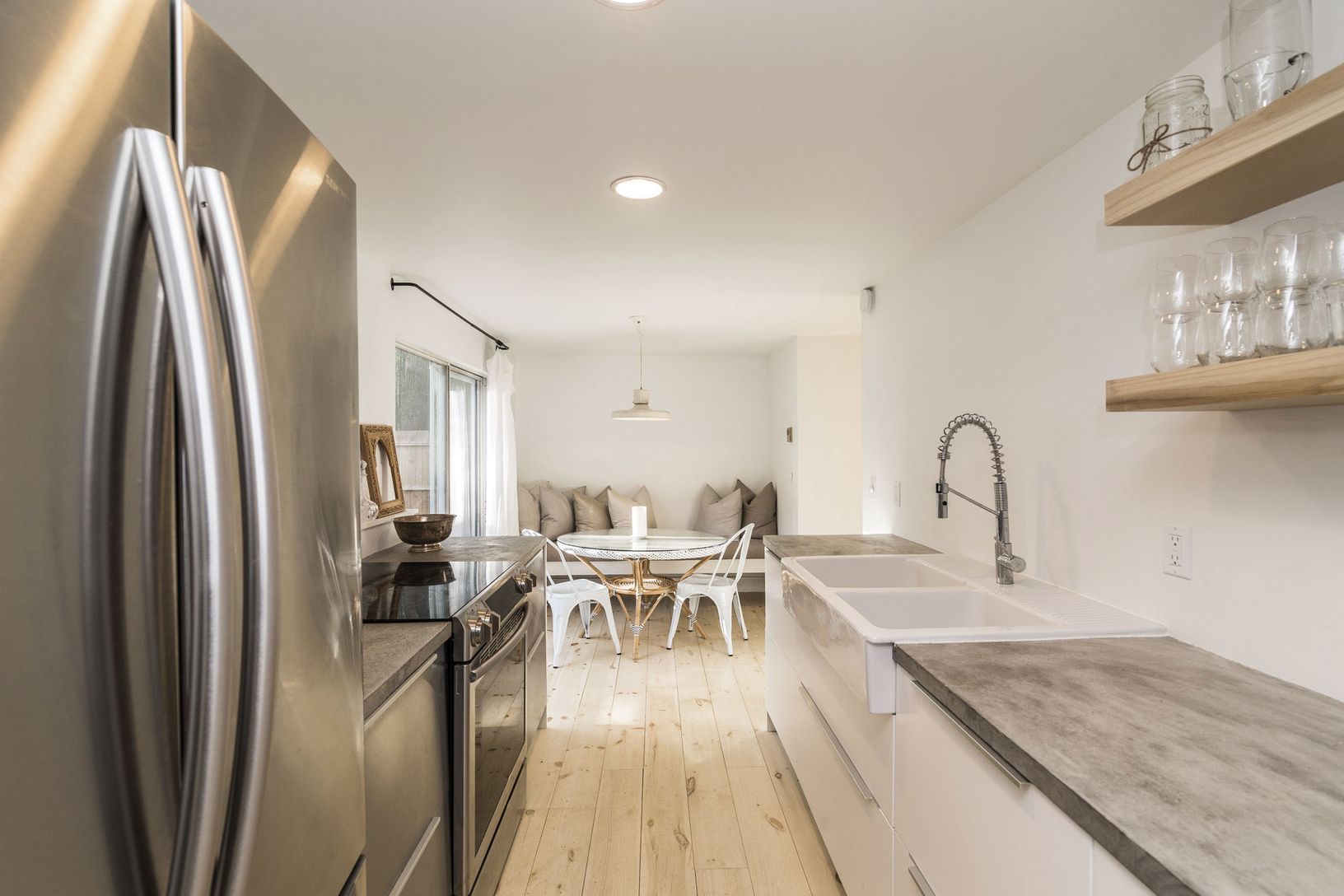  Eat-In Kitchen