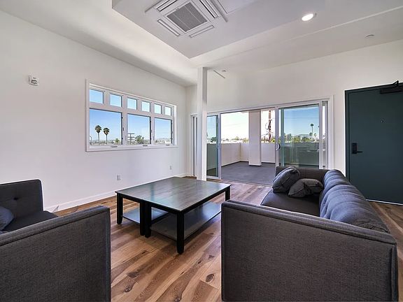5th image of 2600 S Catalina St #4B-4Ba