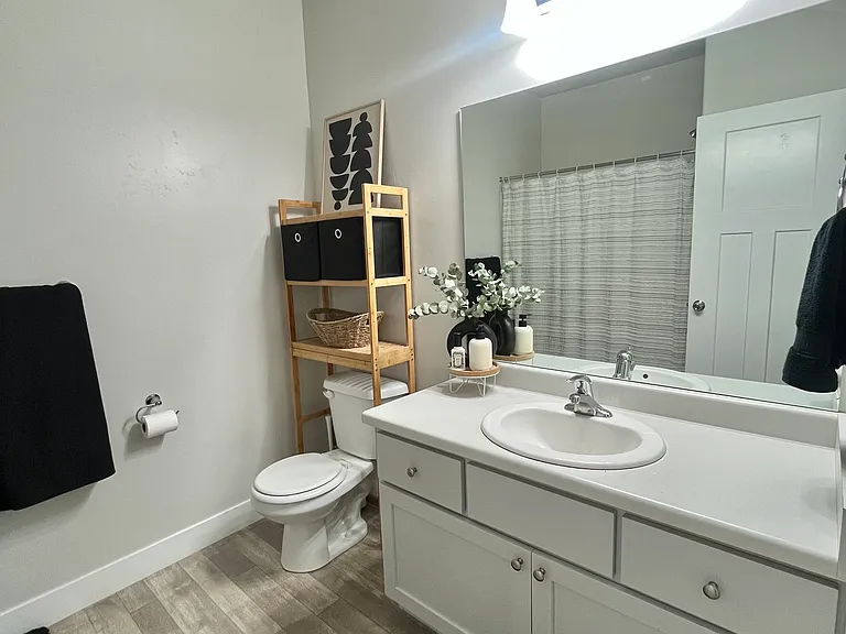 2nd bathroom