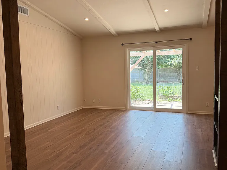407 Heartwood Dr — Photo 5