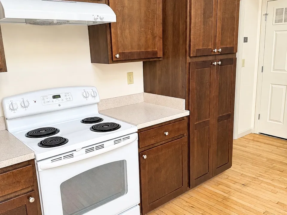 24 Main St #203