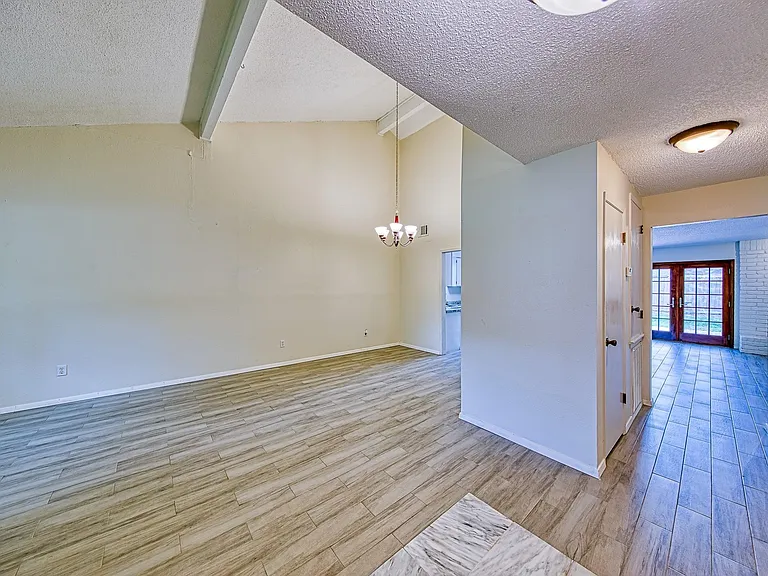 22411 Elsinore Dr — Photo 11