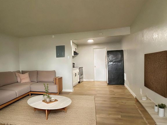 5th image of 10915 Freiday St SW #3