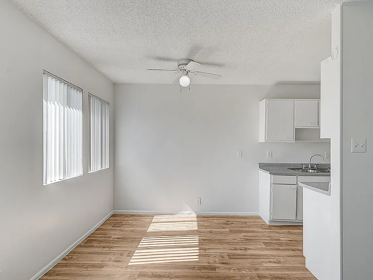4805_Heidi St_unit 15-7