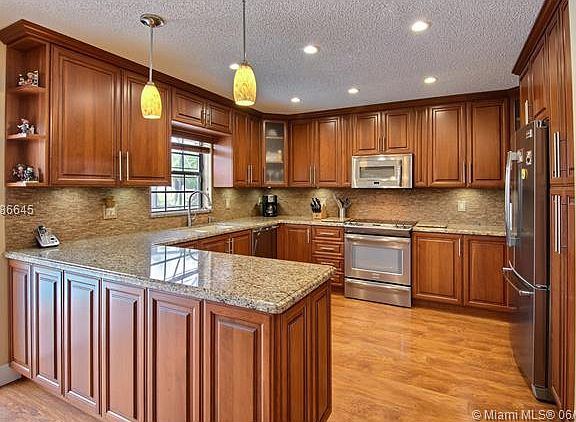 3rd image of 14521 Hickory Ct