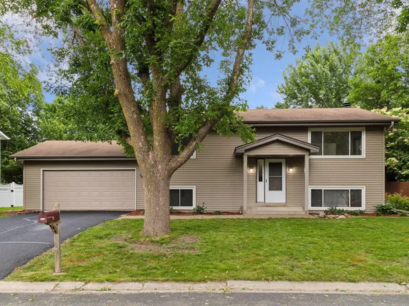 156 Carver Sq, Waconia, MN 55387