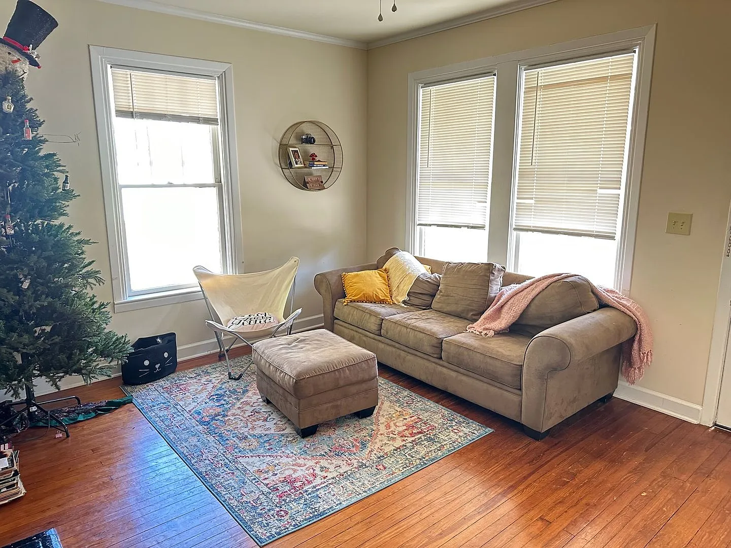 Charming Three Bedroom on Carr Hill — Photo 4