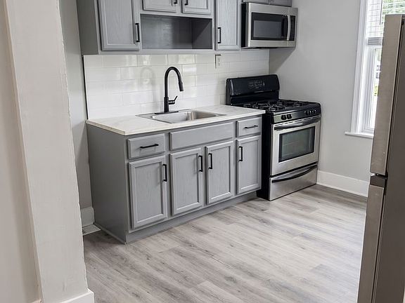 3rd image of 5030 Summer St
