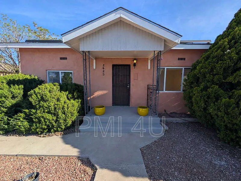 3 bed, 2.0 bath, 1240 sqft, $2,000 — Photo 4