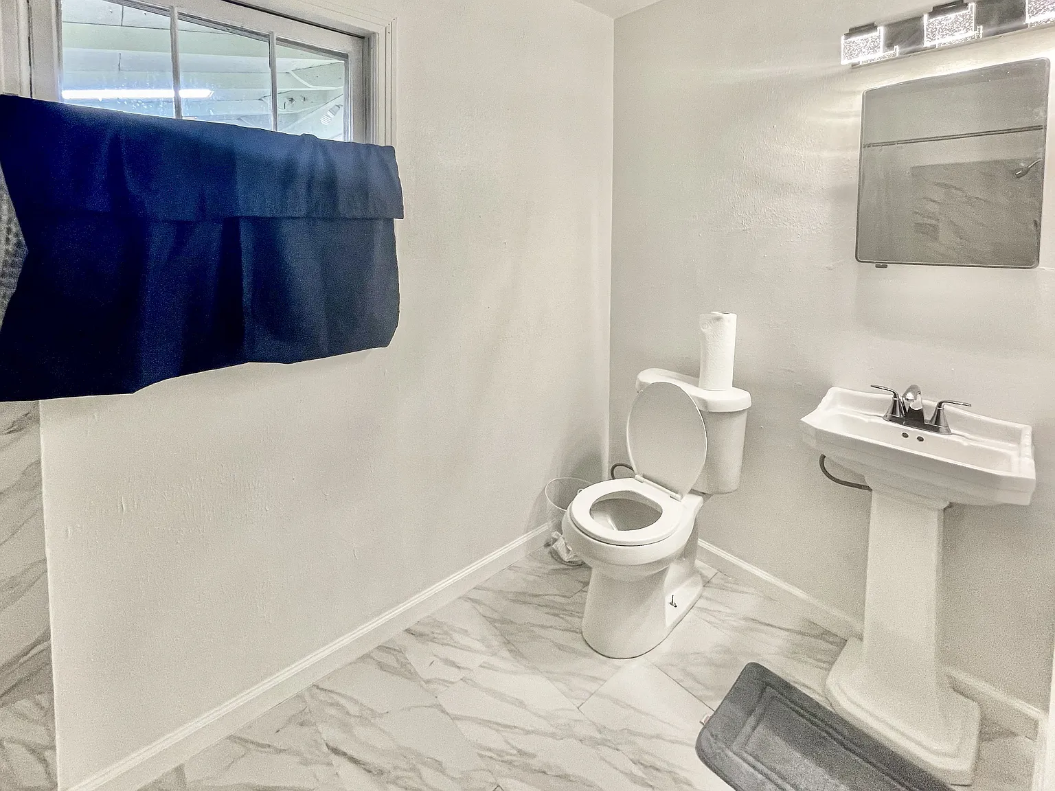 4 bed, 3.0 bath, 2200 sqft, $901 — Photo 2
