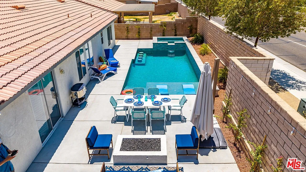4 bed, 3.0 bath, 2125 sqft, $3,900 — Photo 2