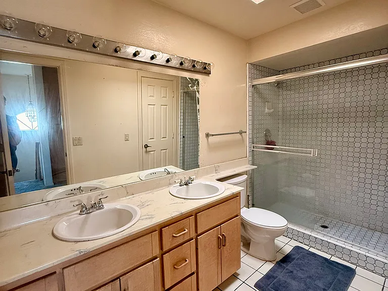 1208 Florence St — Photo 12