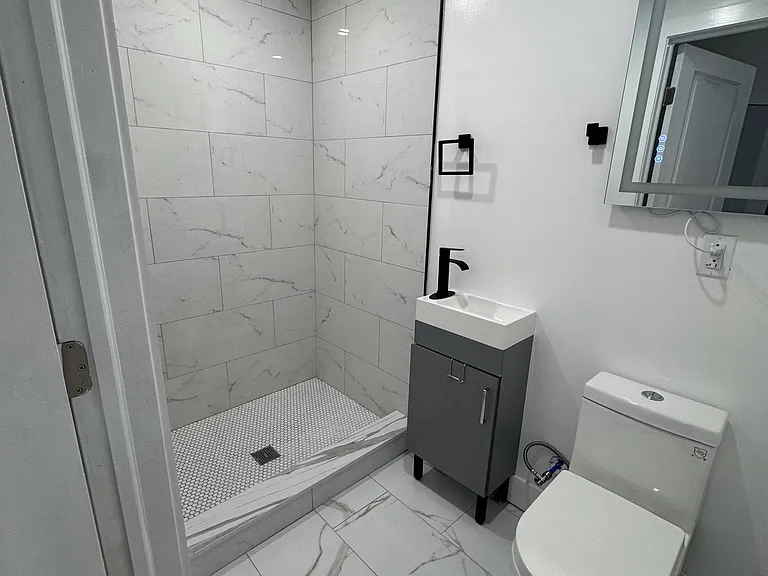 647 N 16th St #2 — Photo 2