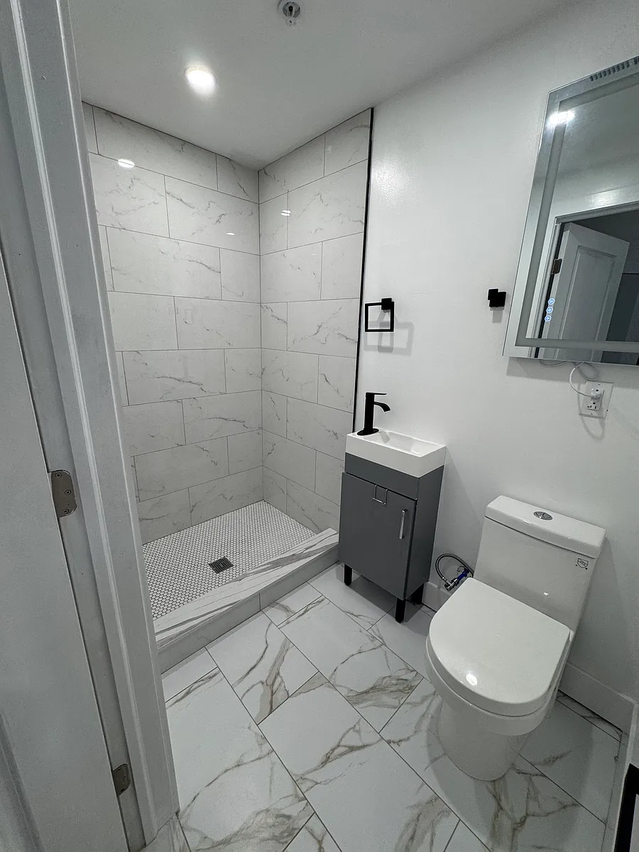 Building Photo - 647 N 16th St #2