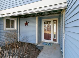 653 Nassau Dr, Springfield, MA 01129