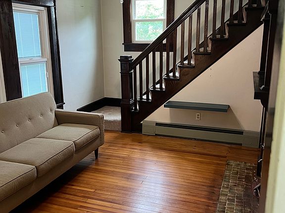 3rd image of 925 Ridgeway Ave