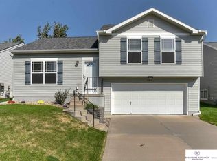 19426 V St, Omaha, NE 68135