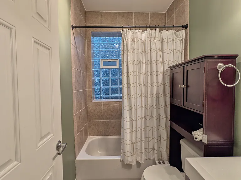534 1/2 W Belmont Ave #3 — Photo 9