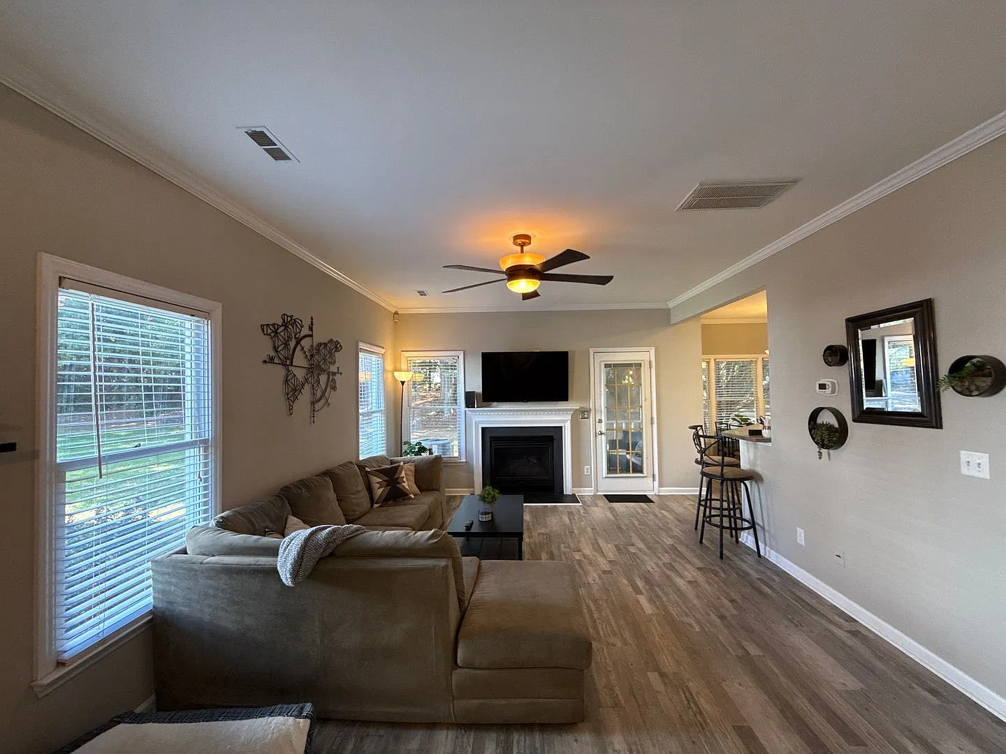 Furnished Townhome in the Davis Lake Community — Photo 3