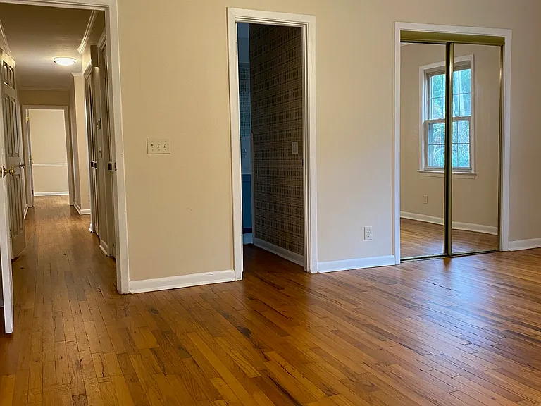 801 Mosley St — Photo 14