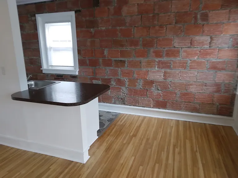 148 Crestwood Ave — Photo 2