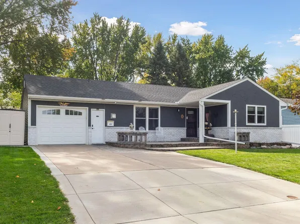325 W 3rd St, Waconia, MN 55387