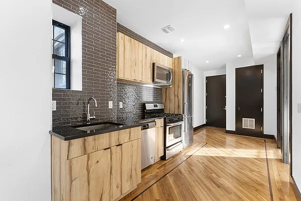 Rented by EXR | media 2