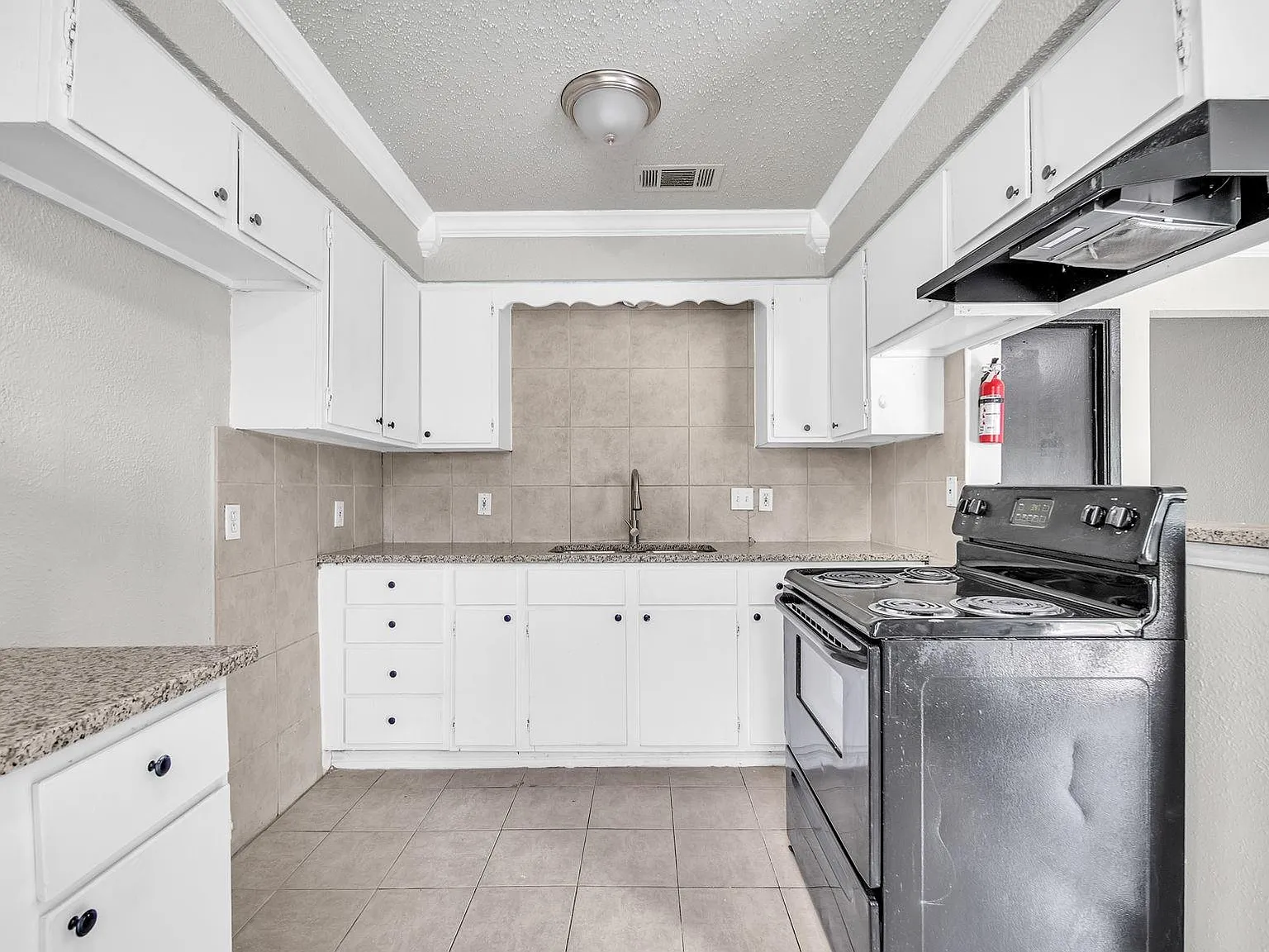 4 bed, 2.0 bath, 1254 sqft, $1,800 — Photo 3