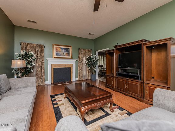 4th image of 107 Wesley Way