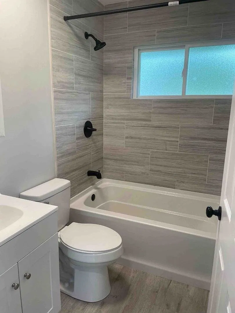 Newly renovated 3 bed 1 bath — Photo 1