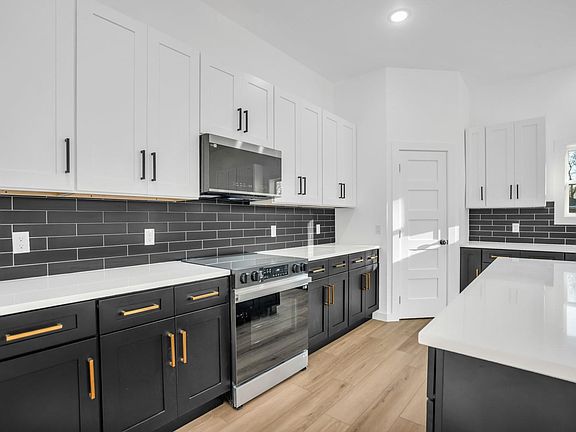 5th image of 305 Eggar St