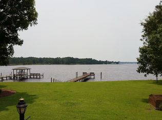 154 White Oak Bluff Rd, Stella, NC 28582