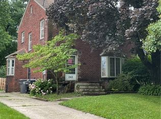 243 Wychwood Ln, Youngstown, OH