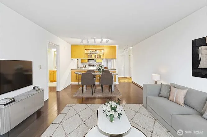 2 bed, 1100 sqft, $3,500 — Photo 3
