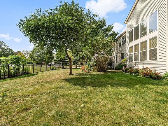 3rd image of 24731 Woodstock Dr