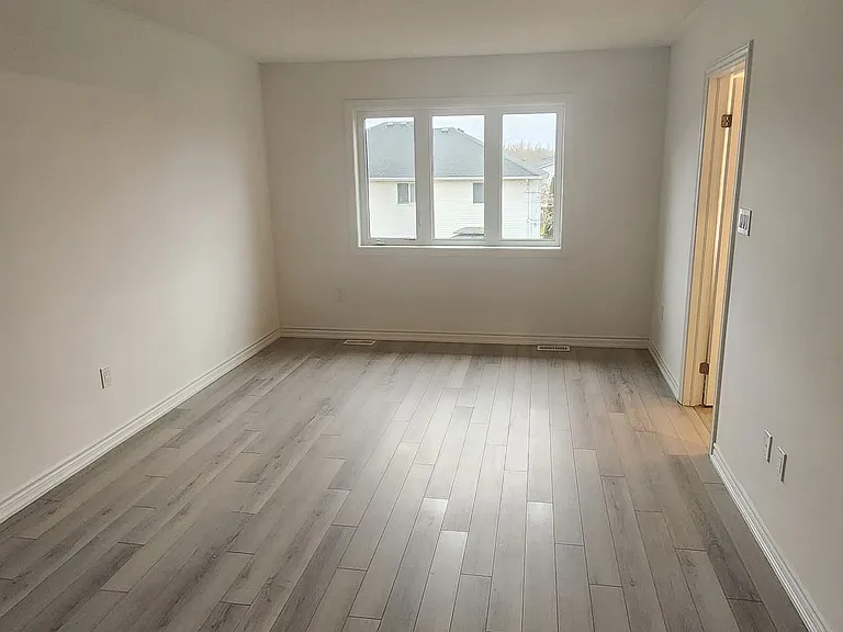 7432 Baycrest Cmn — Photo 10