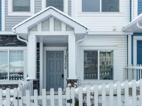 2506 N Jumping Pound Cmn, Cochrane, AB T4C 2L1