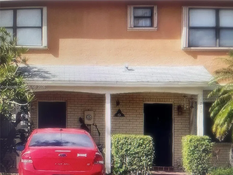 730 NW 106th Ter #730 — Photo 1