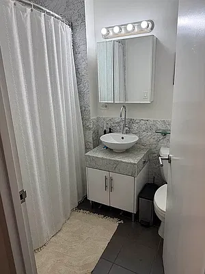 Bathroom, photo 1