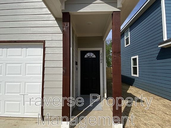 3rd image of 2362 Evans Ave