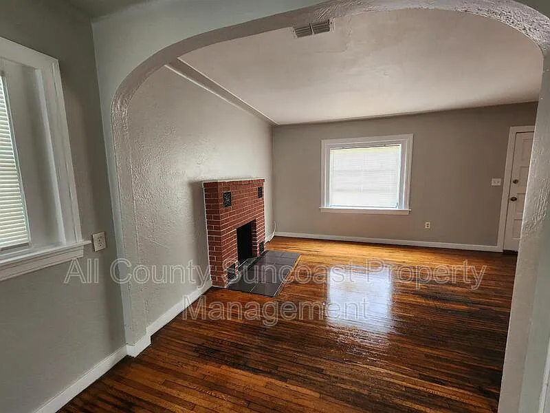 2 bed, 1.0 bath, $1,255 — Photo 4
