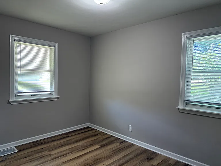 1240 Hickory Rd — Photo 9