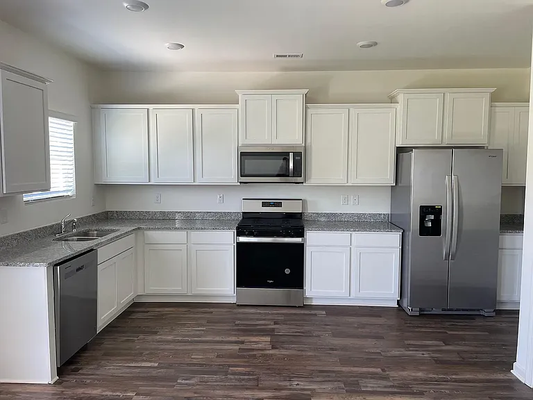 229 Chelsea Park Cir — Photo 6