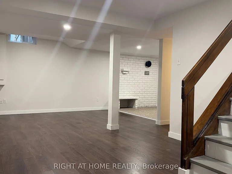 74 Barrydale Cres — Photo 20