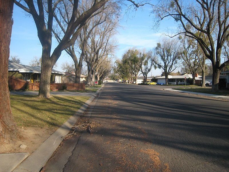 1st image of 1405 Oakwood Dr